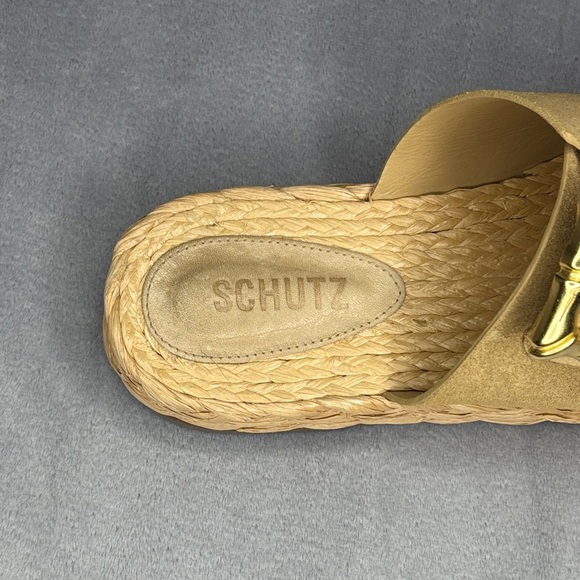 🔥🔥🔥SCHUTZ Tan Slide Sandals with Gold Accent Size: 6.5B🔥🔥🔥 - Picture 2 of 10